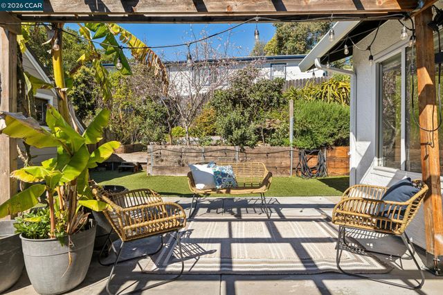 4037 Rusting Ave, Oakland, CA 94605