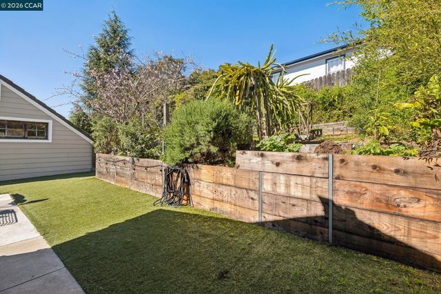 4037 Rusting Ave, Oakland, CA 94605