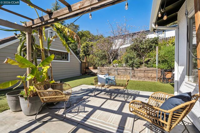 4037 Rusting Ave, Oakland, CA 94605