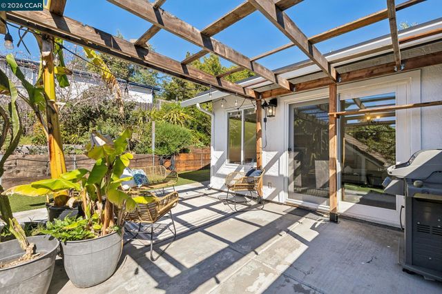 4037 Rusting Ave, Oakland, CA 94605