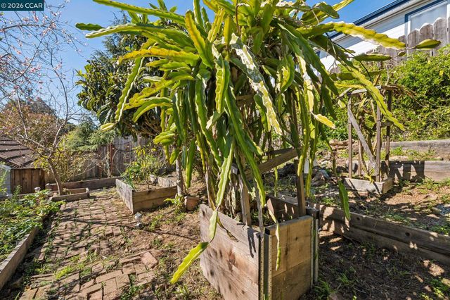 4037 Rusting Ave, Oakland, CA 94605