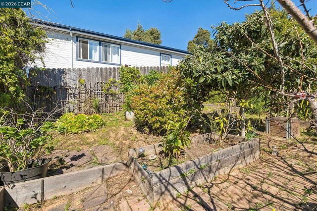 4037 Rusting Ave, Oakland, CA 94605