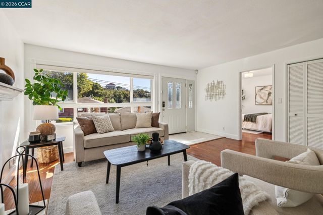 4037 Rusting Ave, Oakland, CA 94605