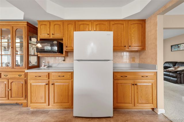 4902 Hubbard Drive, Troy, MI 48085