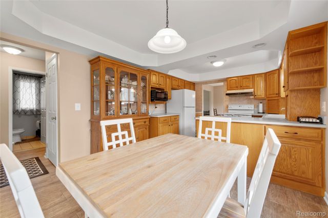 4902 Hubbard Drive, Troy, MI 48085