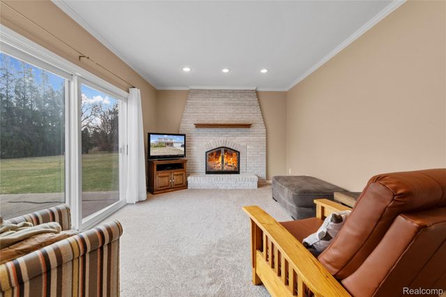 4902 Hubbard Drive, Troy, MI 48085