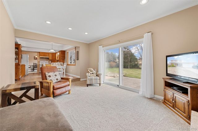 4902 Hubbard Drive, Troy, MI 48085