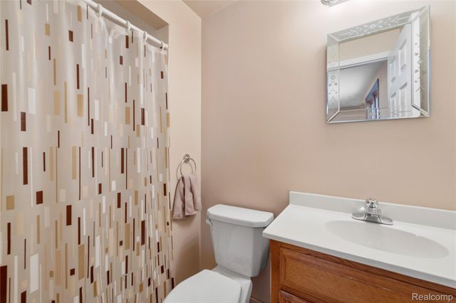 4902 Hubbard Drive, Troy, MI 48085