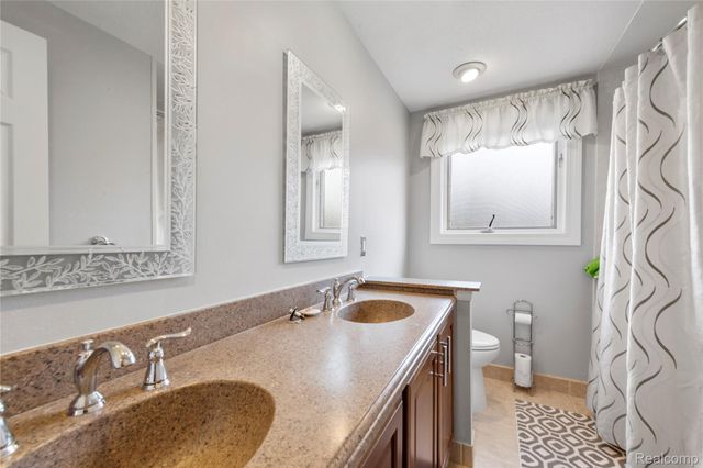 4902 Hubbard Drive, Troy, MI 48085