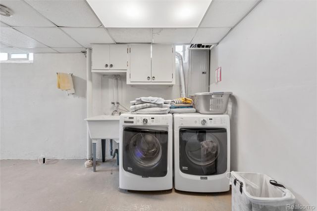 4902 Hubbard Drive, Troy, MI 48085