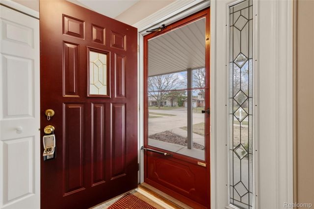 4902 Hubbard Drive, Troy, MI 48085