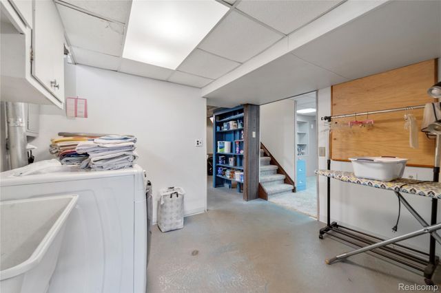 4902 Hubbard Drive, Troy, MI 48085