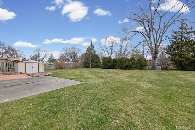 4902 Hubbard Drive, Troy, MI 48085