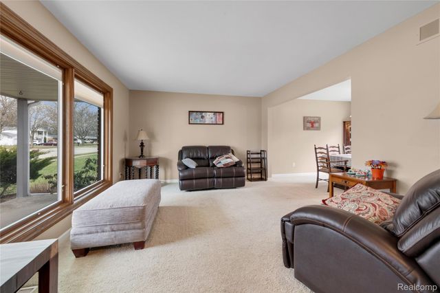 4902 Hubbard Drive, Troy, MI 48085