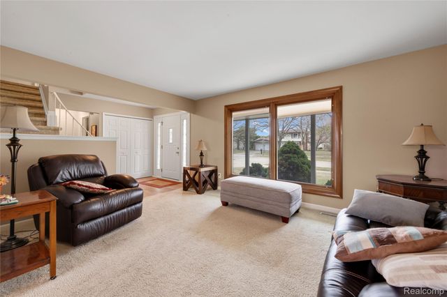 4902 Hubbard Drive, Troy, MI 48085