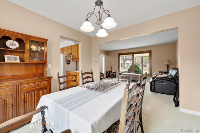 4902 Hubbard Drive, Troy, MI 48085