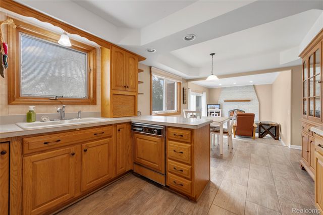 4902 Hubbard Drive, Troy, MI 48085