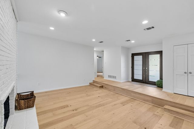 2636 Brookside Drive, Irving, TX 75063