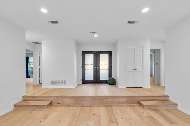 2636 Brookside Drive, Irving, TX 75063