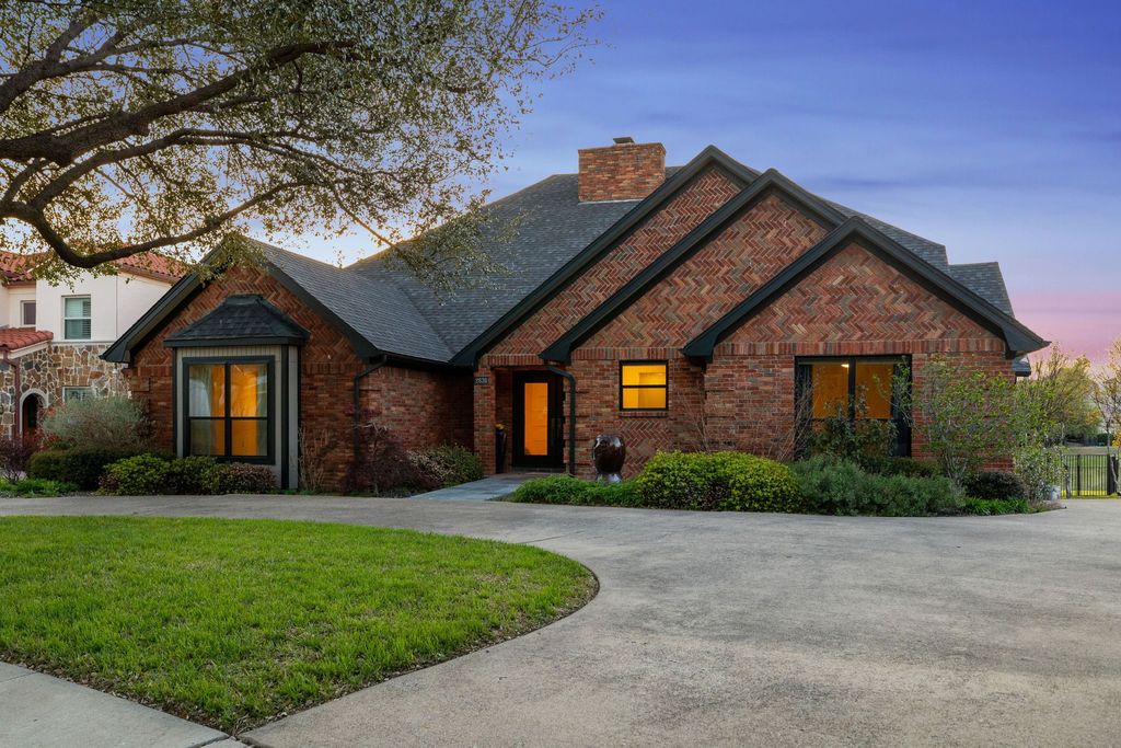 2636 Brookside Drive, Irving, TX 75063