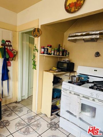 1450 W 67th Street, Los Angeles, CA 90047