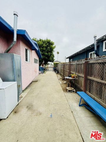 1450 W 67th Street, Los Angeles, CA 90047
