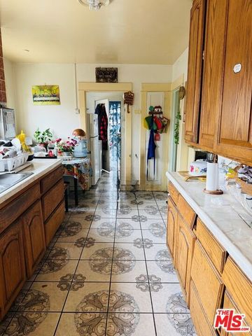 1450 W 67th Street, Los Angeles, CA 90047