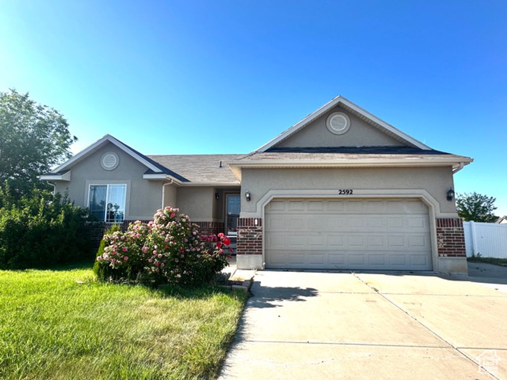 2592 W 2650 N, Clinton, UT 84015