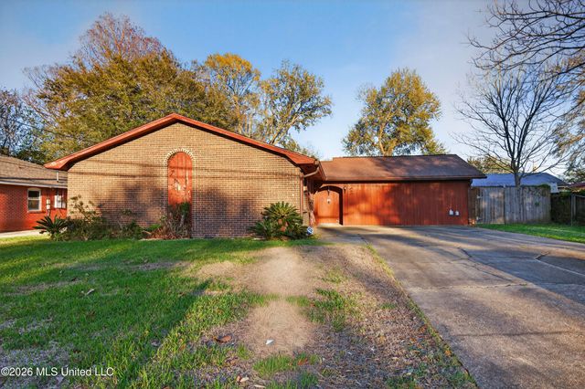 109 Stennis Avenue, Ocean Springs, MS 39564