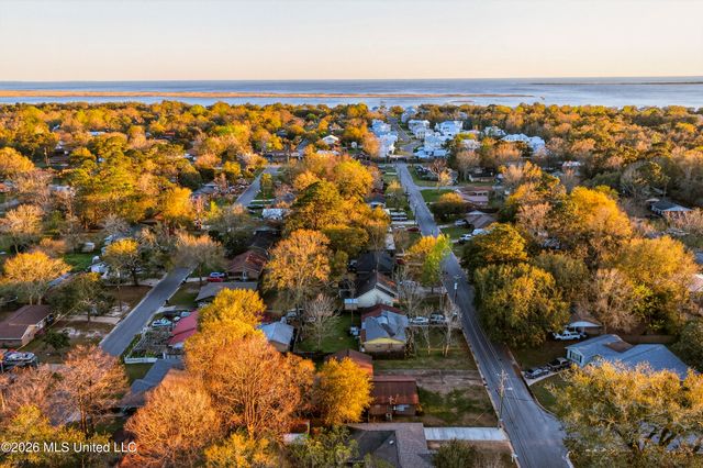 109 Stennis Avenue, Ocean Springs, MS 39564