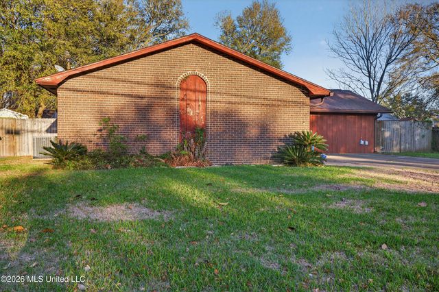109 Stennis Avenue, Ocean Springs, MS 39564