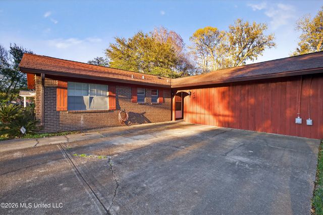 109 Stennis Avenue, Ocean Springs, MS 39564