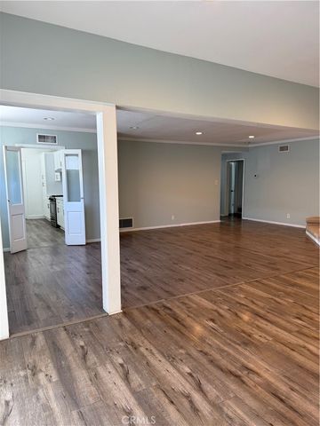 22814 Collins, Woodland Hills, CA 91367