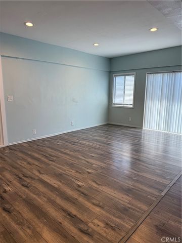 22814 Collins, Woodland Hills, CA 91367