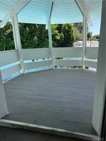 22814 Collins, Woodland Hills, CA 91367