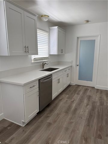 22814 Collins, Woodland Hills, CA 91367