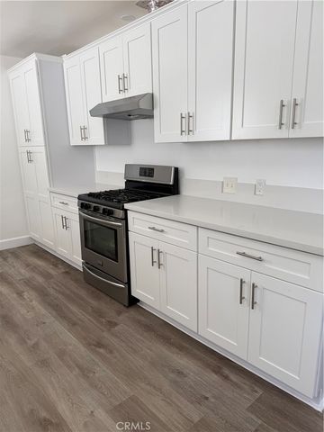 22814 Collins, Woodland Hills, CA 91367