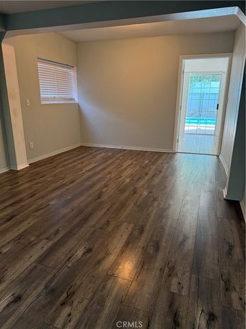 22814 Collins, Woodland Hills, CA 91367