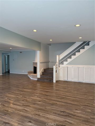 22814 Collins, Woodland Hills, CA 91367
