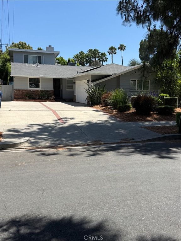 22814 Collins, Woodland Hills, CA 91367