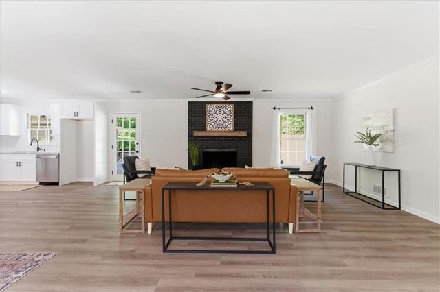 395 Ben Avenue SW, Lilburn, GA 30047