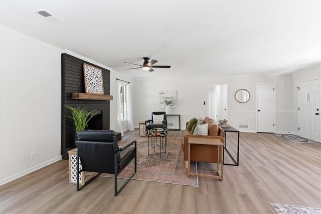 395 Ben Avenue SW, Lilburn, GA 30047