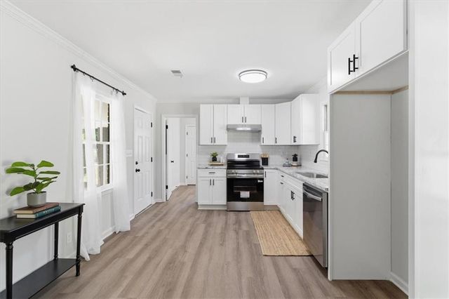 395 Ben Avenue SW, Lilburn, GA 30047