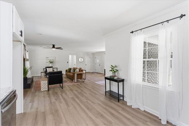 395 Ben Avenue SW, Lilburn, GA 30047