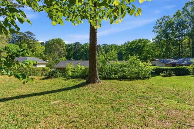 395 Ben Avenue SW, Lilburn, GA 30047