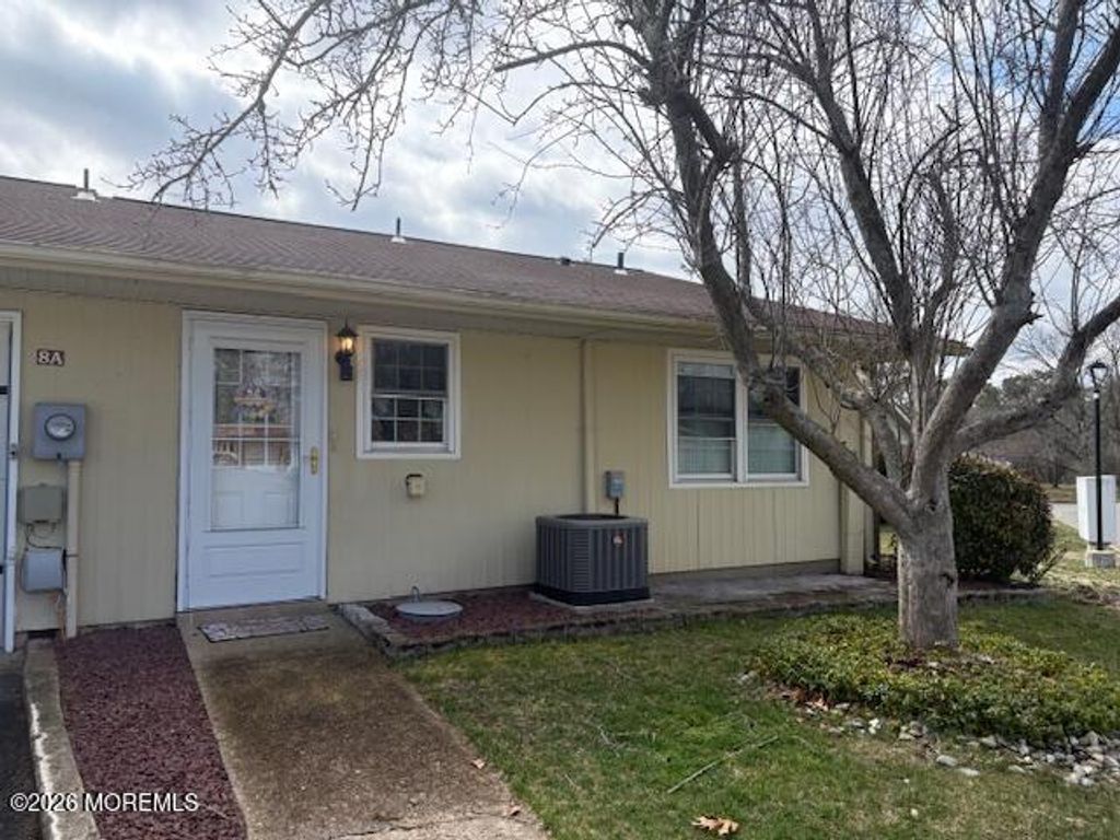 8A Edinburgh Lane A, Manchester, NJ 08759