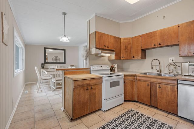 428 Glenbrook Avenue N, Oakdale, MN 55128