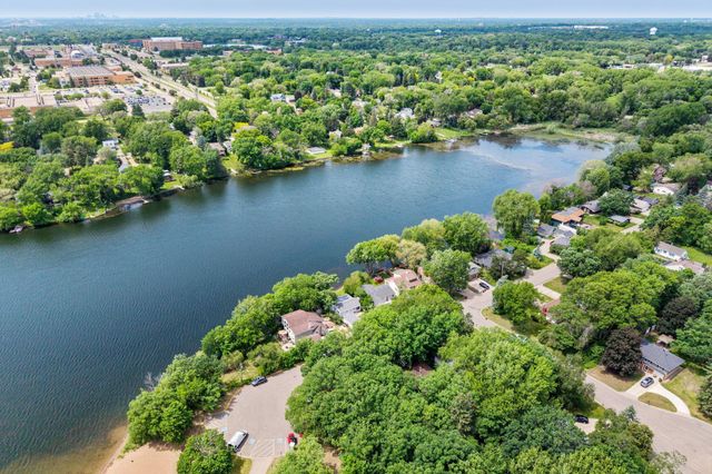 428 Glenbrook Avenue N, Oakdale, MN 55128