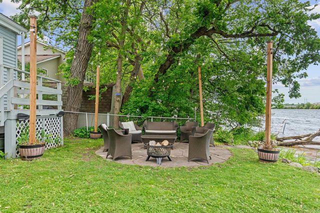 428 Glenbrook Avenue N, Oakdale, MN 55128