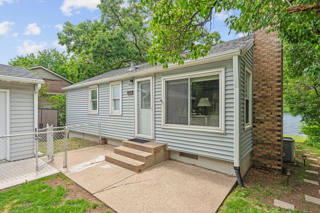 428 Glenbrook Avenue N, Oakdale, MN 55128